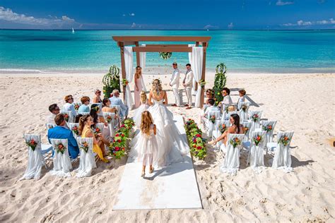 How to Plan the Perfect Destination Wedding in 2021 - Weddingstats