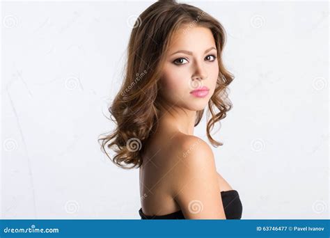expressief portret mooi brunette stock afbeelding image of mooi aantrekkelijk 63746477