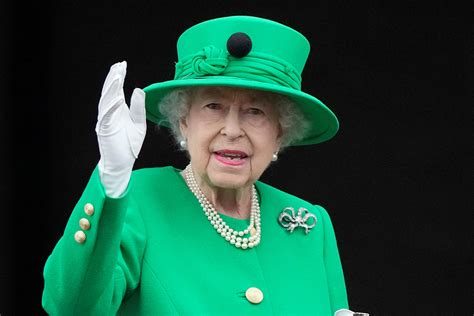 Queen Elizabeth Humbled By Cheering Jubilee Crowds Reuters