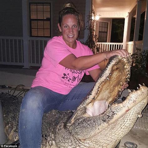Female Mississippi Alligator Hunter Catches Nearly 700 Pound Record