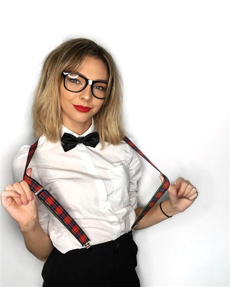 Easy Costume Ideas For Glasses Wearers To Rock This Halloween Nerd Halloween Costumes Easy