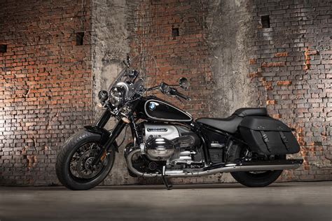 Bmw R18 Classic Debuts With Subtle Differences Asphalt And Rubber