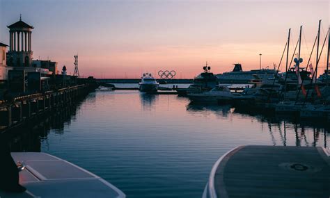 Port With Yacht · Free Stock Photo