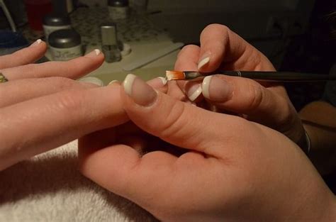 Diy Acrylic Nails Skip The Salon And Do It Yourself Diy Acrylic