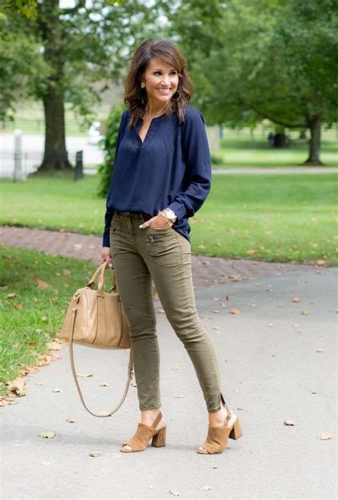 16 what color shoes are best with olive green shirt and jeans olive pants outfit olive green