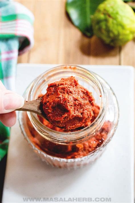 Stir in thai red curry paste and cook 2 minutes. 5-Minute Thai Red Curry Paste Recipe - Homemade Paste ...