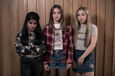 Hollyoaks Favourites Teens Lily Drinkwell Yasmine And Peri Make A Destructive Pact What To Watch