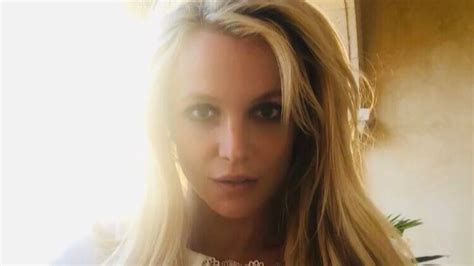 Britney Spears Shocks Fans With New Topless Photo