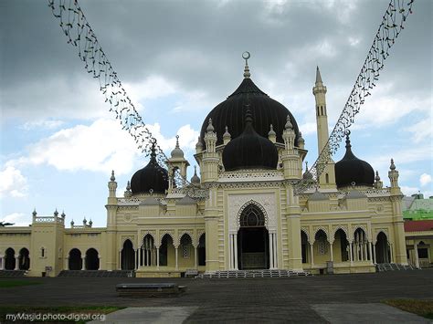 Mohammad akbarmasjid tertua di malaysia itu menerima pengaruh lokalitas seperti halnya masjid azizi di langkat sumatra utaramalam kian meninggi. myMasjid Photo Collections » Blog Archive » Masjid Zahir ...