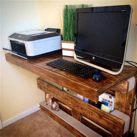 Diy Upcycled Pallet Wall Computer Desk 101 Pallets