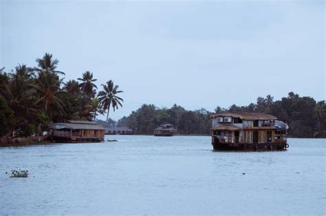 Enjoy Scenic Backwaters Of Alleppey In A Houseboat For Accommodation