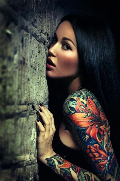 Sexy Women With Tattoos