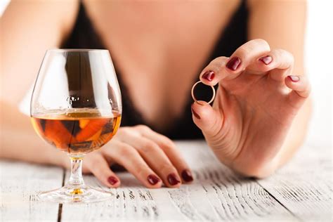 Divorce Found To Increase Risk For Alcohol Use Disorders And