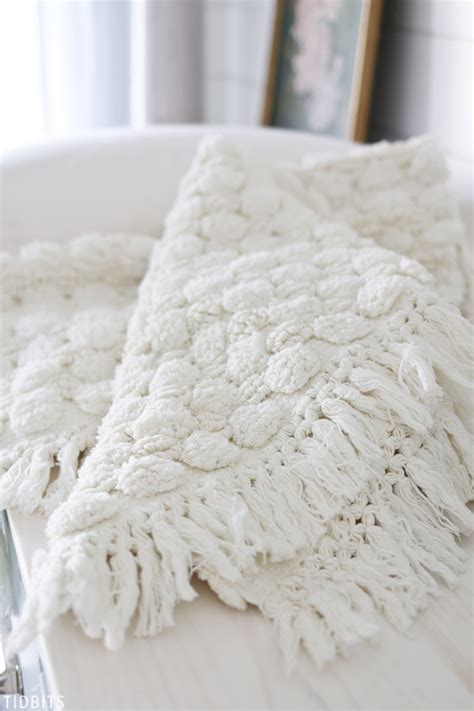 What do you get when you cross a bath mat and a sewing machine??? DIY Bath Mat Pillow - Tidbits