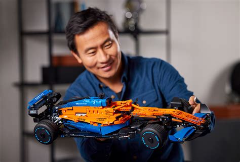 Lego Technic Mclaren Formula 1 Race Car Has 1432 Pieces Complete With