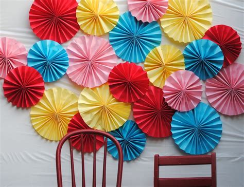 Tiny fans for dolls or stuffed animals, or larger ones to cool off in the summer. diy: make a paper fan photo backdrop