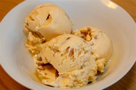 Pine Nut Cream Ice Cream Creamy And Crunchy Eis Macherde