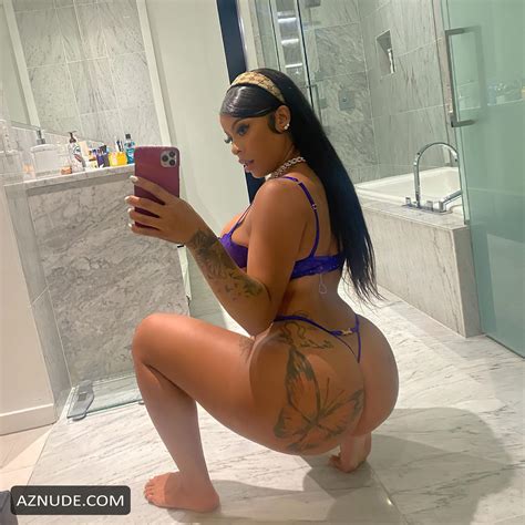 Alexis Skyy Sexy Showing Off Her Big Round Butt Aznude