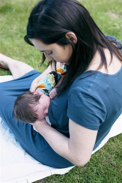 Supporting A Breastfeeding Mother La Leche League Gb