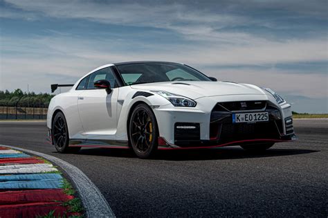 2021 Nissan Gt R Revealed With Slimmed Down Lineup Carbuzz
