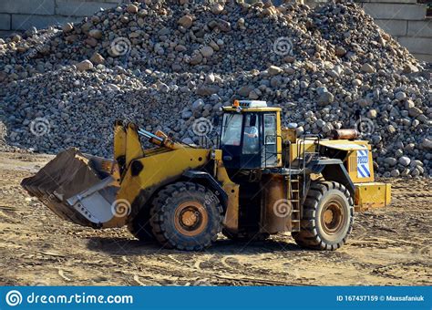 Large Heavy Front End Loader Or All Wheel Bulldozer For Mechanization