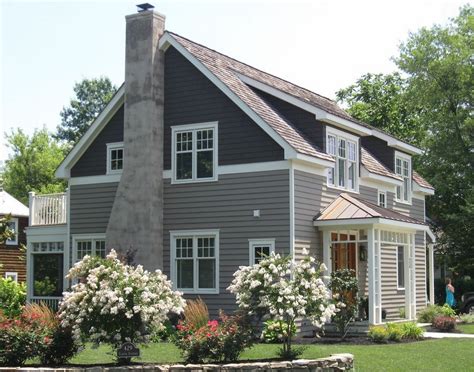 It's house painting season once again and i'm seeing a huge uptick in requests for more unusual paint schemes. Image result for two tone siding house ideas | Gray house ...