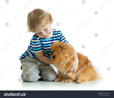 Kid Boy Hugging His Dog Spitz Foto De Stock 636854932 Shutterstock