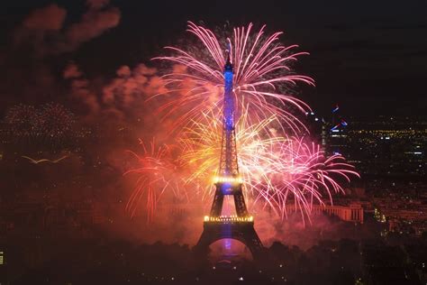 Spectacular Fireworks At The Eiffel Tower For Bastille Day Ibtimes Uk