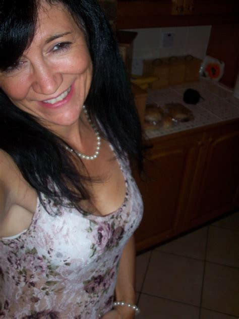Aloneagen From Nottingham Is A Local Granny Looking For Casual Sex Dirty Granny