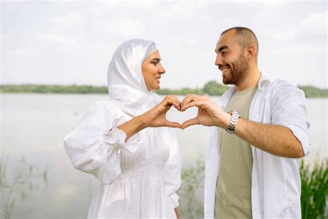 100 Muslim Couple Wallpapers