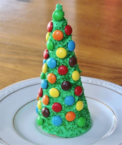 how to make christmas tree cones {ice cream cone trees}
