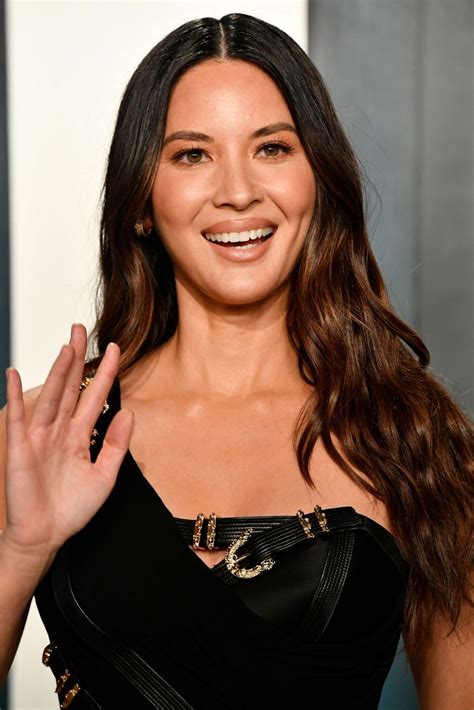 Olivia Munn At 2020 Vanity Fair Oscar Party In Beverly Hills 02092020