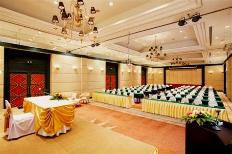 Yes, it conveniently offers a business center, meeting rooms, and a banquet room. Centara Hotel Hat Yai (R̶M̶ ̶1̶8̶0̶) RM 164: UPDATED 2018 ...