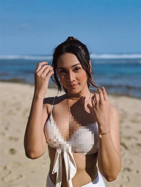 Foto Anya Geraldine Pose Seksi Pakai Bikini Di Pantai Bali Foto