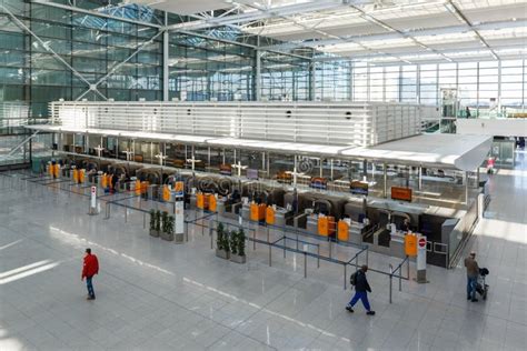 Dependiente ácido Talla Munich Airport Terminal 2 Tomar Un Riesgo