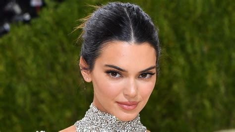 Kendall Jenners Wedding Guest Dress Criticized As Inappropriate