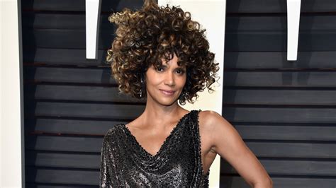 Halle Berry Strips Out Of Oscars Gown To Go Skinny Dipping In Pool