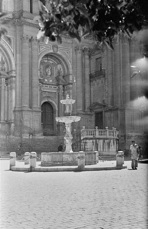 We visited la catedral on the recommendation of our guide in ba. Málaga. Fuente de la Catedral. Agosto de 1954 - UMA Photo Archive