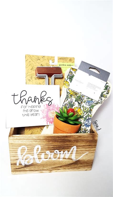 This list of the 25 best teacher gift ideas is brimming with handmade projects teachers will love. Teacher Appreciation Gift Ideas | Sara J Creations
