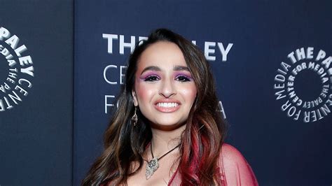 I Am Jazz Star Jazz Jennings 22 Shows Off Her Curves In A Sexy