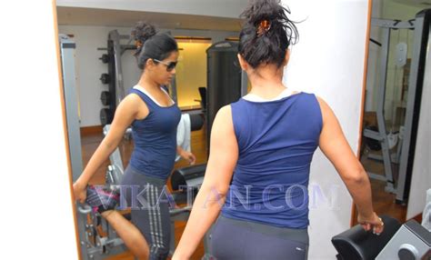 Bollywood Actress Neetu Chandra Gym Workout Pictures
