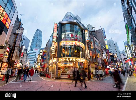 Tokyo Japan January 11 2016 Street View Of Nishi Shinjuku Shopping