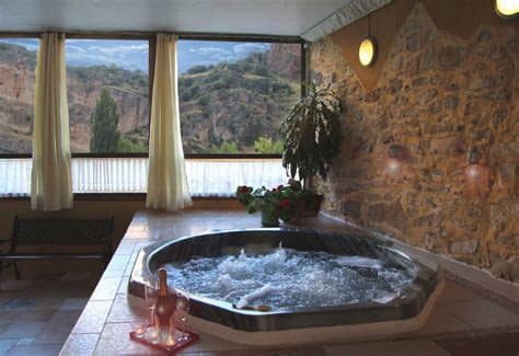 Casa rural casas encinares i, ii y iii. 20 casas rurales con jacuzzi para arrugarte sin remordimientos