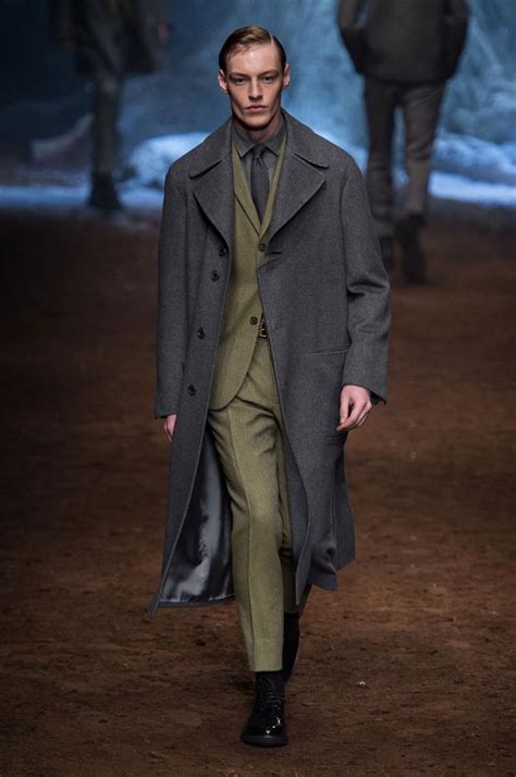 Custom navy tuxedo with custom lining & navy grosgrain lapel trimming, by: Men's suits fashion trends 2016: Variety