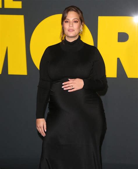 Pregnant Ashley Graham Goes Fully Nude In New Instagram Photo