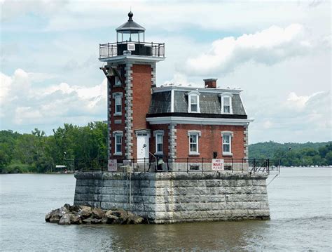 7 Adorable Hudson River Lighthouses To Discover Untapped New York