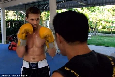 Shirtless Ryan Gosling Flexes His Muscles In New Behind The Scenes Clip