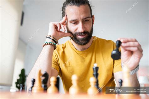 Handsome Man Playing Chess At Home — Home Interior 40 50 Years Stock