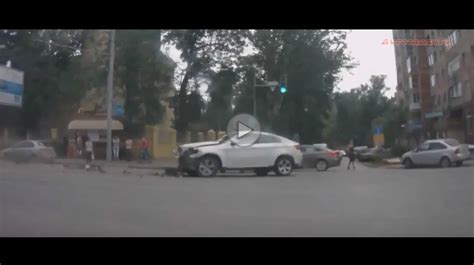 The x6 was marketed as a sports activity coupé (sac) by bmw. BMW X6 și o compilație cu accidente | Video | AUTO BILD