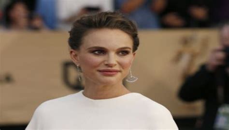Natalie Portman Says She Regrets Signing Petition To Free Roman